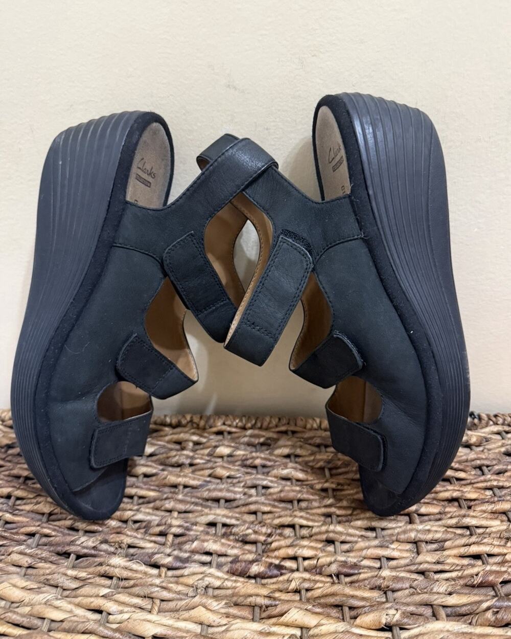 Clarks Collection Smooth Suede Black 3 Straps Wedge Platform Womens 9 W